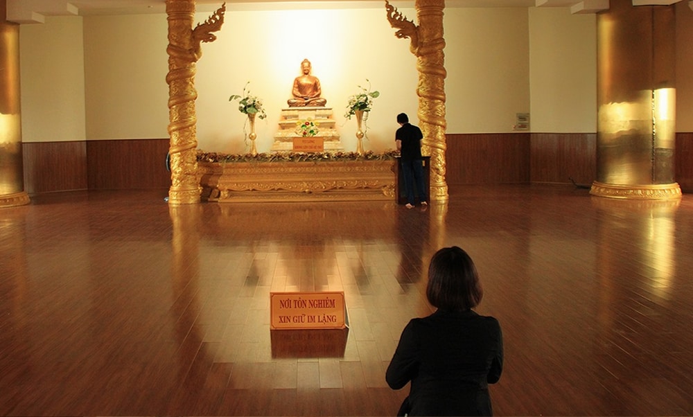 Chánh điện của chùa Bửu Long